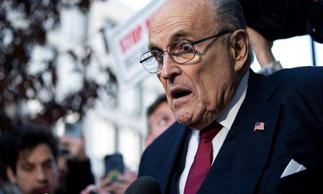 Rudy Giuliani vor dem Gerichtsgebäude in Washington.