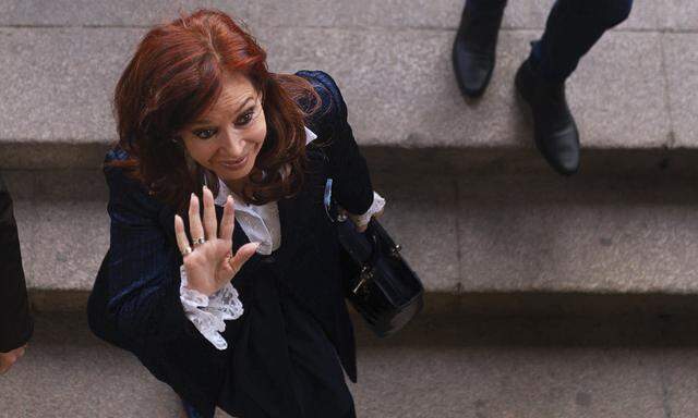 Die politische Rückkehr der früheren Präsidentin. Cristina Fernández de Kirchner schickt ihren Ex-Kabinettschef ins Rennen. 