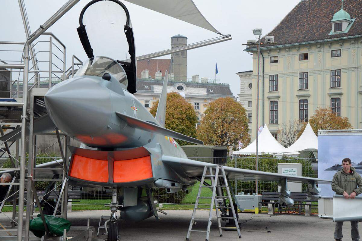 Auch "jede Menge Action für die Kids" versprach das Heer: Sie dürfen Geräte inspizieren und Pilot im (Plastik-)Eurofighter spielen.