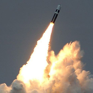 Start einer Trident-II-Rakete von einem strategischen britischen U-Boot.