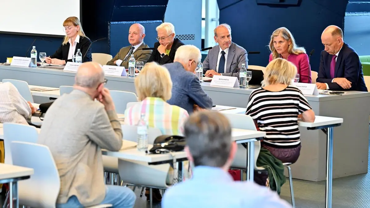 Die-Mondlandung-als-Ansporn-gegen-den-Postenschacher-in-sterreich-premium-