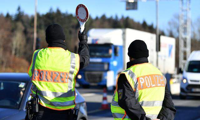 Polizei an der österreichischen Grenze.