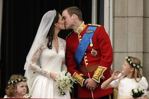 Bald-Schwägerin Herzogin Catherine hat die royale Hochzeit schon hinter sich. Am 29. April 2011 heiratete Kate Middleton Prinz William und wurde dadurch zur Herzogin von Cambridge. Die mittlerweile 36-Jährige entstammt einer bürgerlichen Familie. Ihre Eltern wurden durch den Verkauf von Partyartikeln zu Millionären.