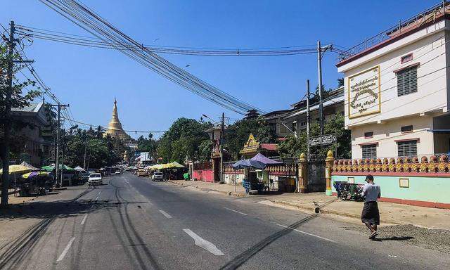 Leere Straßen am Dienstag in Yangon, der größte Stadtn Myanmars.