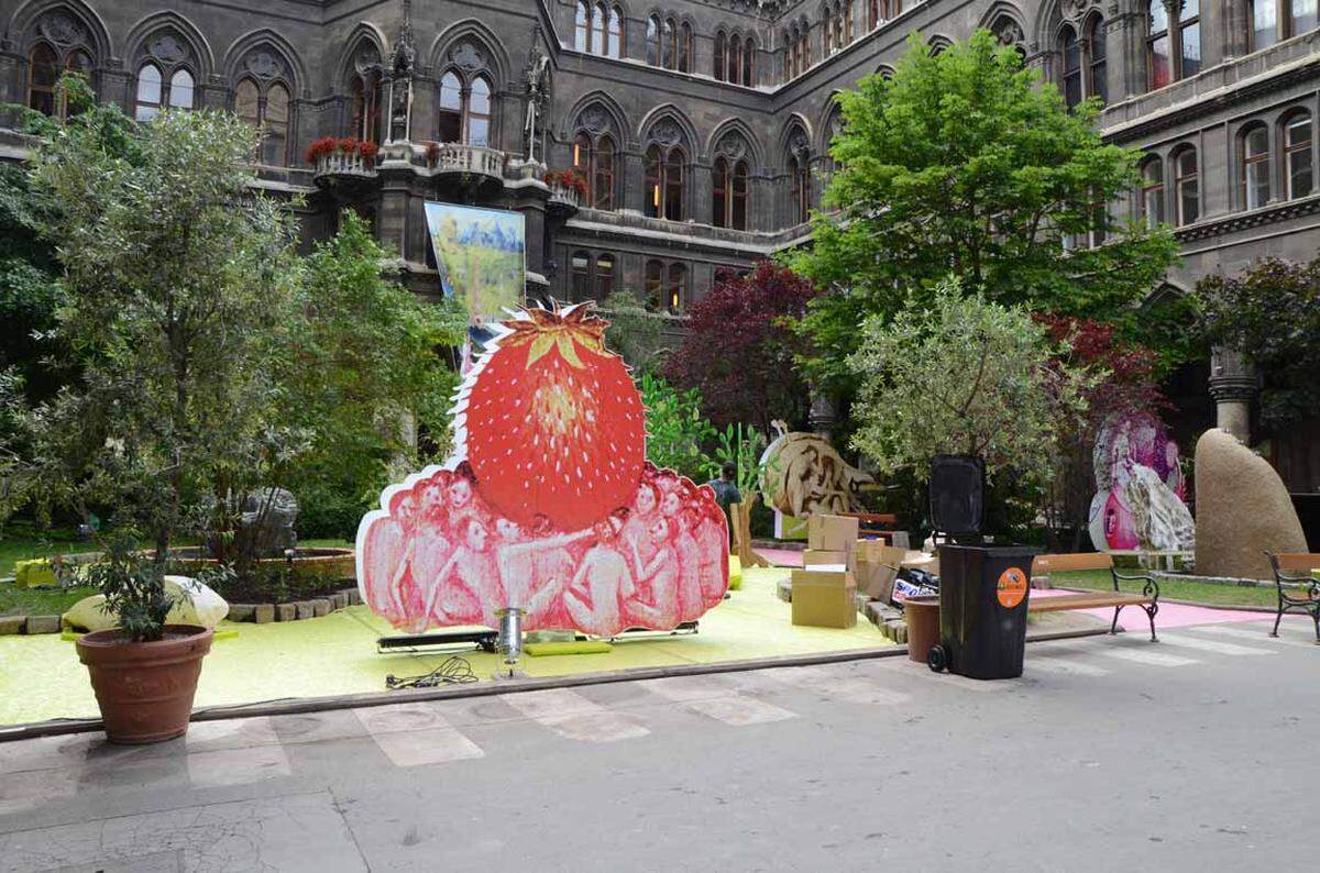 Zum "Garten der Lüste" wurde auch der Innenhof des Rathauses.