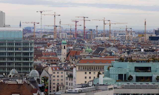 Die Bauwirtschaft kriselt in Österreich. Der Industrie geht es etwas besser, aber dennoch wandert sie vermehrt ab.