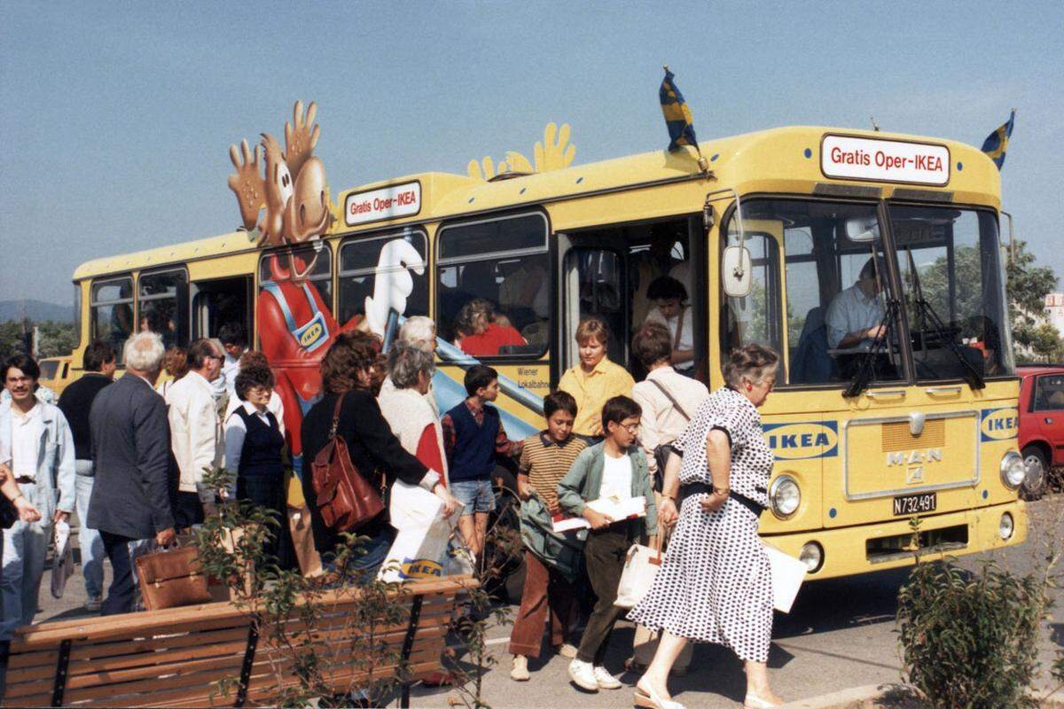 ... dem legendären Ikea-Bus mit der Route von der Oper am Wiener Ring zu Ikea nach Vösendorf. Der Kundentransport wurde im September 2012 eingestellt. Ab Oktober müssen Ikea-Kunden mit der Badner Bahn fahren.