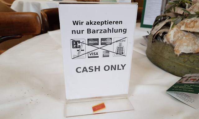 Wien 2020: Ein Kaffeehaus im Zentrum von Wien nimmt nur Bargeld.