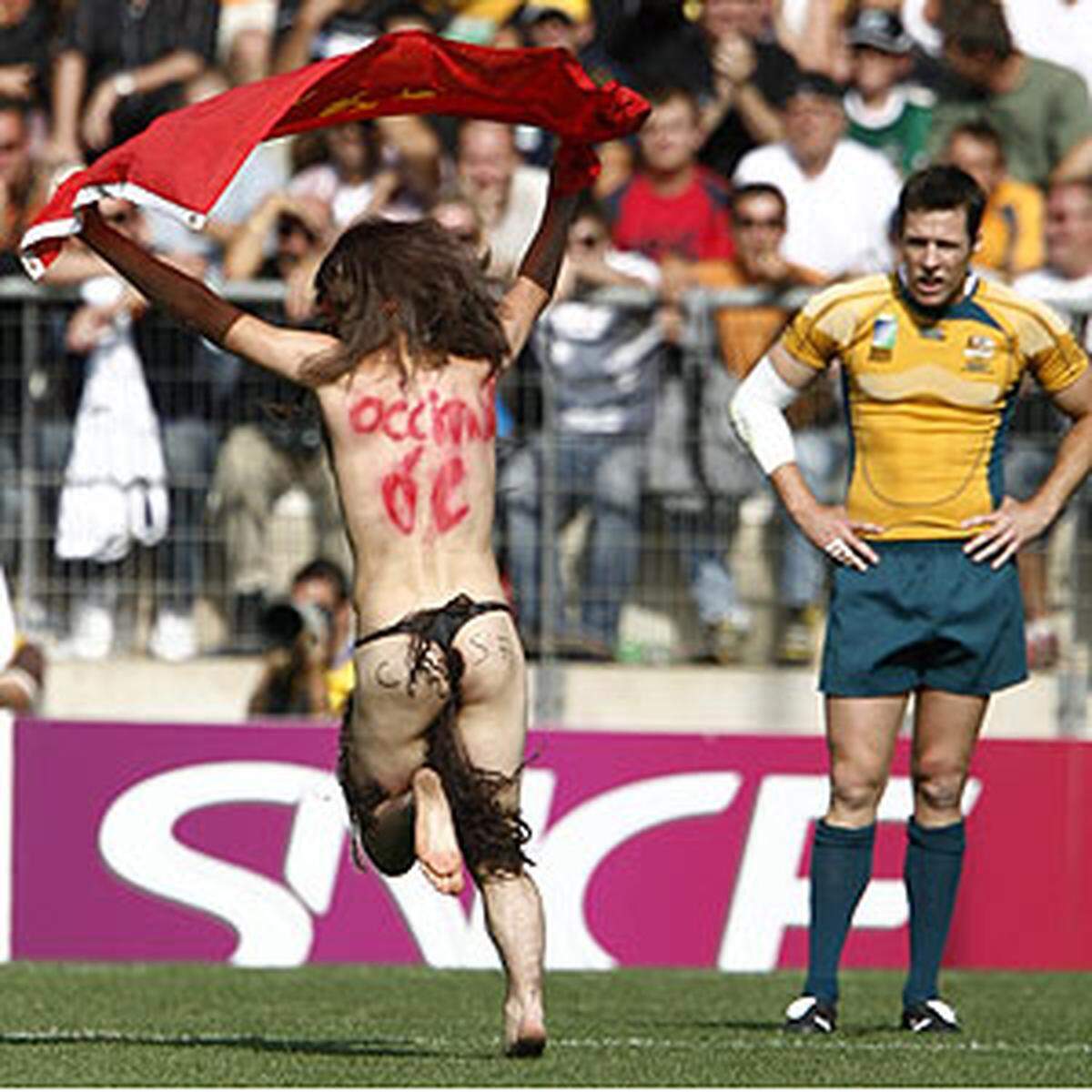 Rugby scheint überhaupt eine beliebte Sportart für Flitzer zu sein.