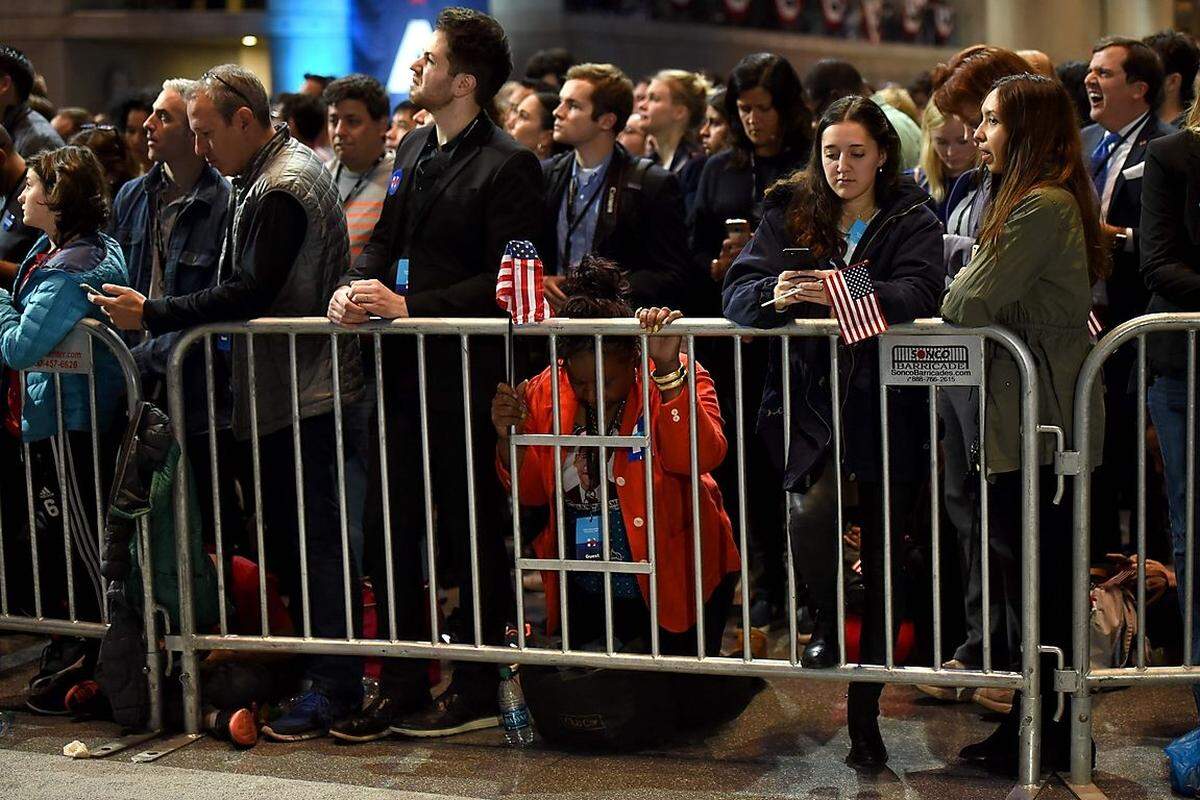 Marta Lunez kann es kaum fassen. Sie kam zu Clintons Wahlfeier ins Convention Center in New York.