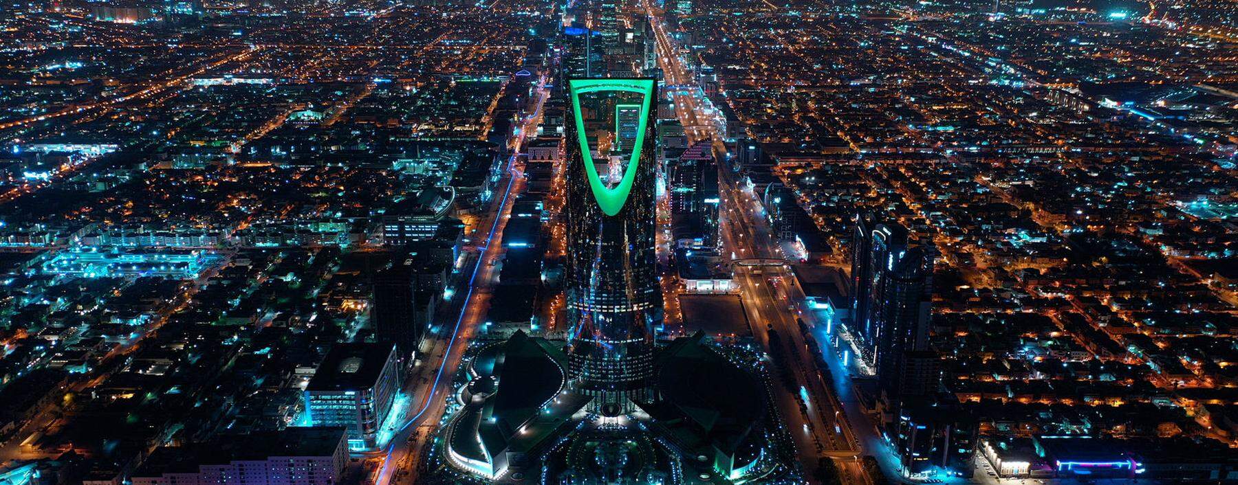 Ausblick für Schwindelfreie: Die Aussichtsplattform Sky Bridge im Kingdom Centre Tower bietet ein Rundumpanorama Riads.