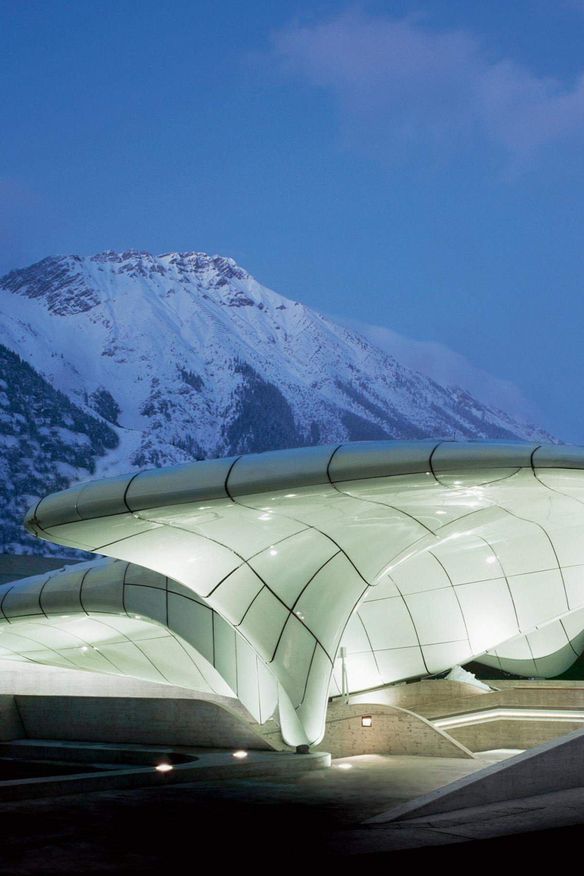 Auch Städte wie Innsbruck schmücken sich gern mit den Architekturlandschaften Hadids.