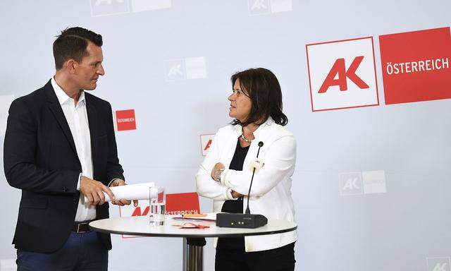 Sozialminister Wolfgang Mückstein und AK-Präsidentin Renate Anderl traten gemeinsam für Armutsbekämpfung ein.