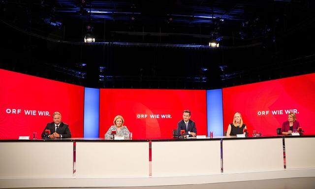 Der kommende ORF-General Roland Weißmann inmitten seines neuen Teams: Harald Kräuter, Ingrid Thurnher, Eva Schindlauer und Stefanie Groiss-Horowitz.