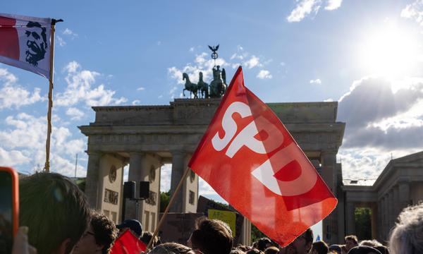 Am Sonntag versammelten sich nicht nur in Berlin Tausende Menschen, um gegen Gewalt an Politikern zu demonstrieren.