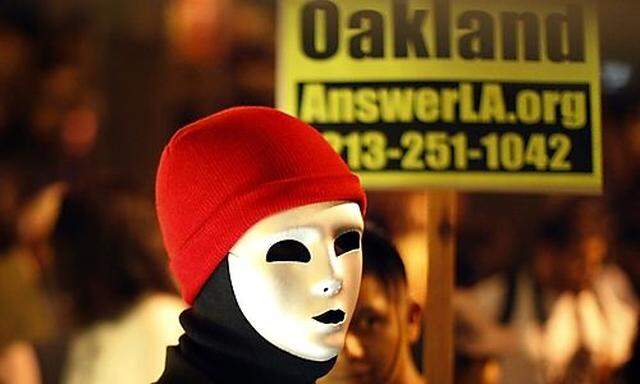 5000 gingen in kalifornischen Oakland auf die Strasse, um gegen die Macht der Banken zu demonstrieren