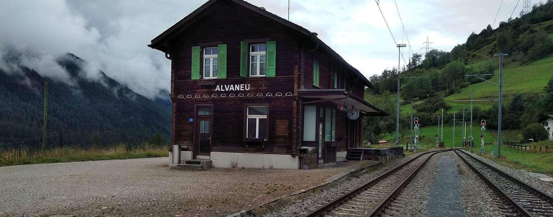 Eine Bahnstation im Albula-Tal. 