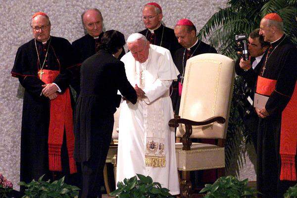 Die langjährige Zusammenarbeit wurde 2005 nach einem eklatanten Streit mit dem Orchester beendet. Worum es dabei genau ging, wussten nicht einmal Insider zu sagen.  Im Bild: Muti bei Papst Johannes Paul II