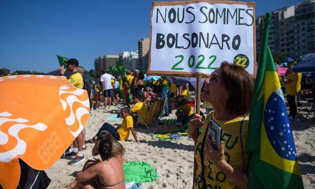 Bolsonaros Anhänger feierten ihr Idol an der Copacabana in Rio de Janeiro. 