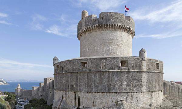 Auch das „Haus der Unsterblichen“, in das sich Drachenmutter Daenerys in Staffel zwei begab um ihre drei „Kinder“ zu retten, findet sich in Dubrovnik, es ist die Minčeta Festung.