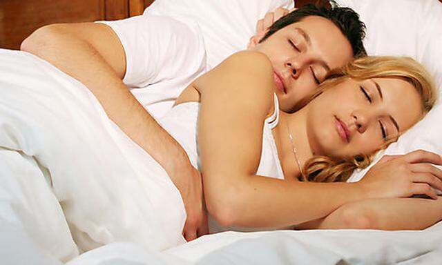 Symbolbild: Paar im Bett