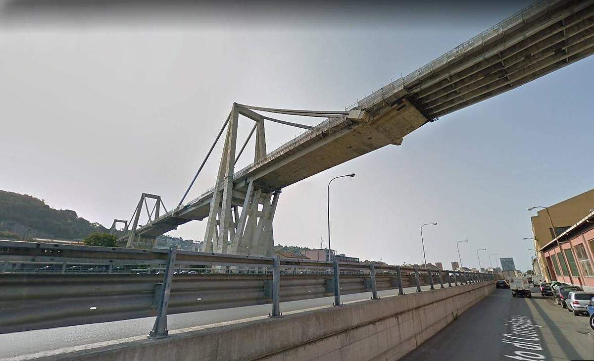 Über die Brücke, hier noch intakt auf einem Archivbild aus Google Street View, verläuft die Autobahn A10, die entlang der Küste von Italien nach Frankreich führt.