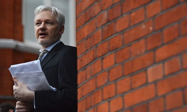 Julian Assange (Archivbild) steht den Geheimdienstberichten skeptisch gegenüber.