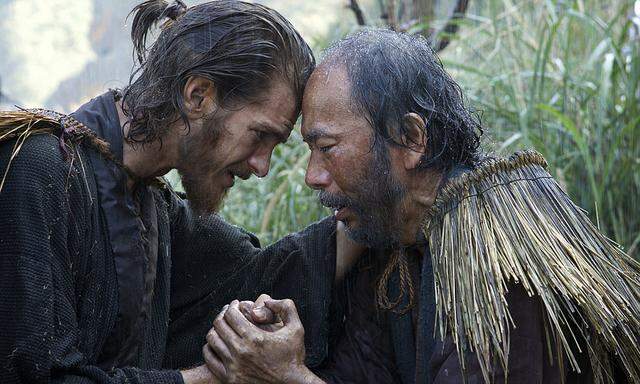 Pater Rodrigues (Andrew Garfield) und Mokichi (Shinya Tsukamoto) in Scorseses Silence