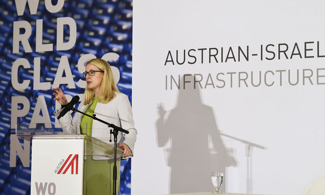 Margarete Schramböck schaute sich in Israels in der Start-up-Szene um.