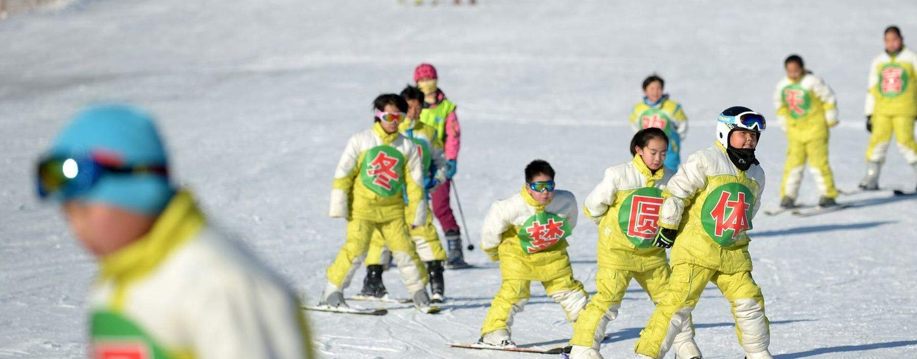 China soll auf Wunsch der Regierung nun auch zur Skisportnation werden. (Bild: eine Piste bei Shijinglong nahe Peking)