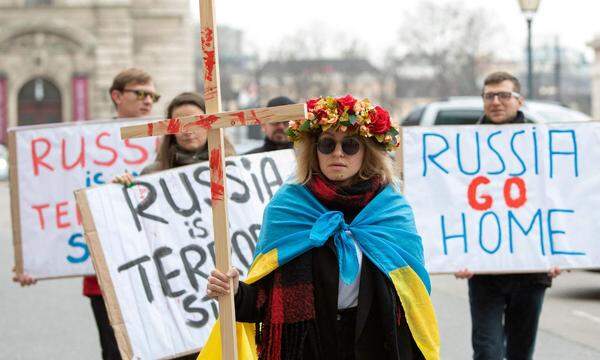 Protest gegen die russische Teilnahme am OSZE-Parlamentarier-Treffen in Wien.