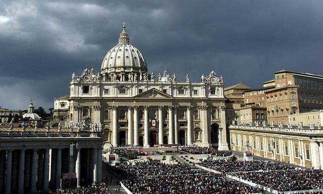 VATICAN-PALM SUNDAY MASS