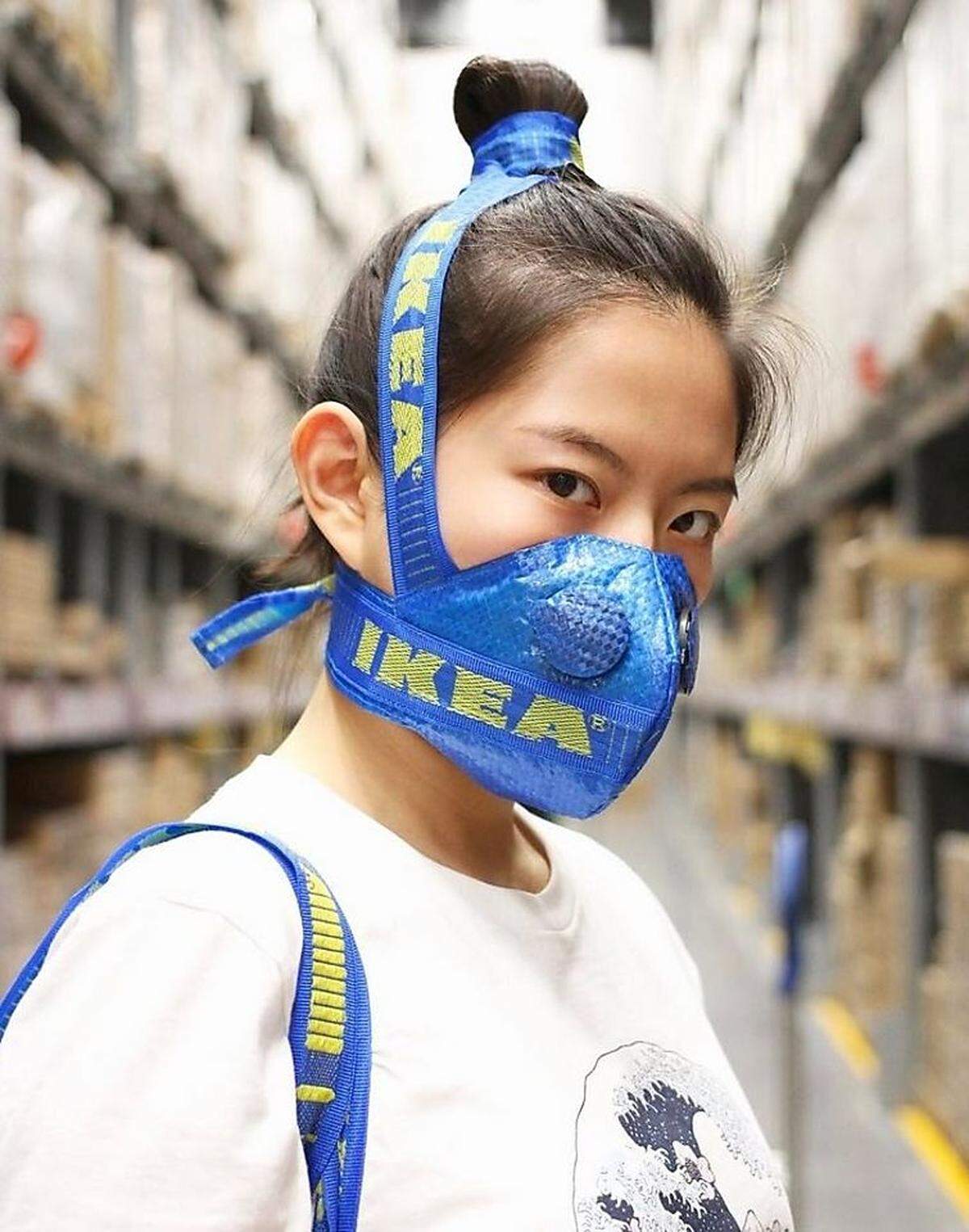 Der Pekinger Designer Zhijun Wang entwarf eine "Frakta"-Maske für seine Freundin.