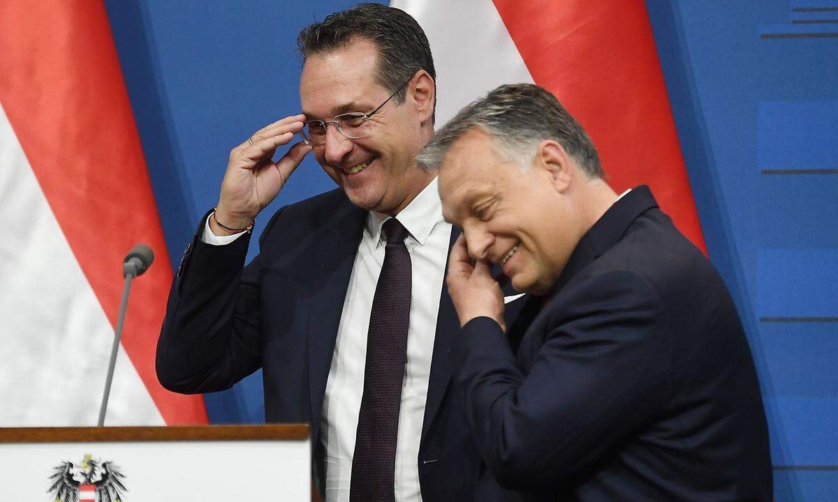 Heinz-Christian Strache war sich mit Viktor Orbán (re.) vor allem in der Migrationspolitik einig.