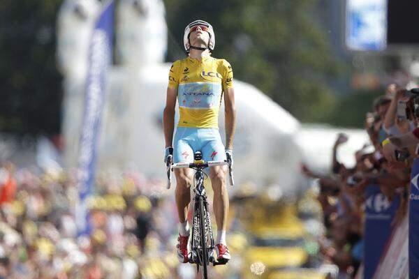 In den Alpen demonstrierte der Italiener dann eindrucksvoll seine Stärke und fuhr der Konkurrenz davon. Nach 14 Etappen hat der 29-Jährige über vier Minuten Vorsprung auf Verfolger Alejandro Valverde.