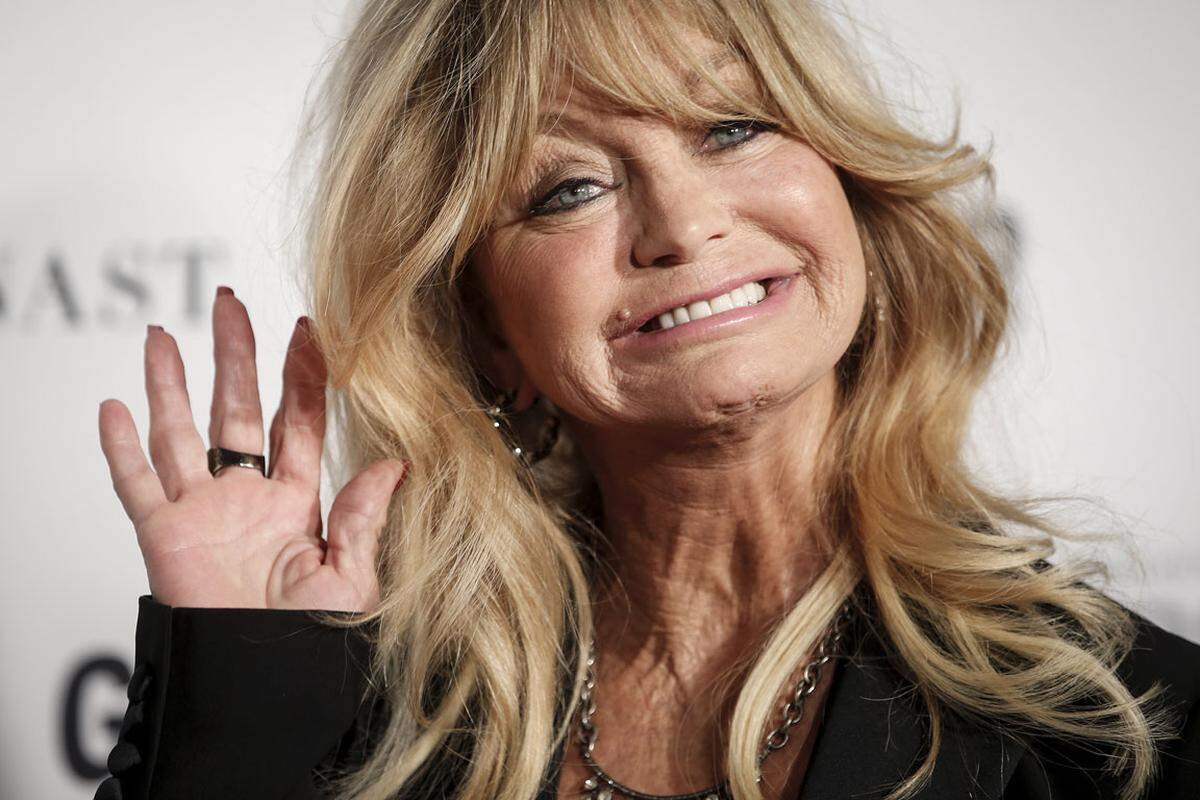 Blondierte Mähne, hautenger schwarzer Anzug, tiefer Ausschnitt: So stand Goldie Hawn Anfang November in New York bei der "Frauen des Jahres"-Gala auf der Bühne ...