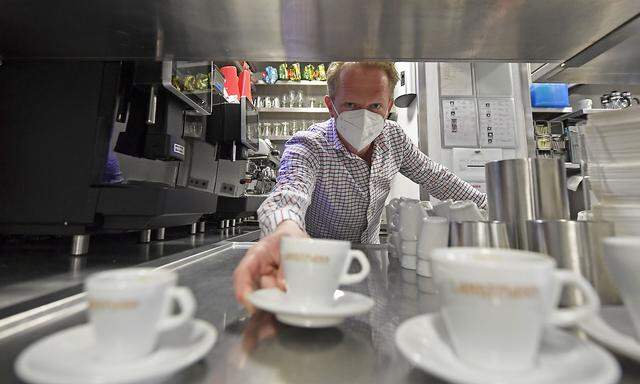 ++ THEMENBILD ++ CORONA: VORBEREITUNGEN AUF OeFFNUNGEN - CAFƒ LANDTMANN