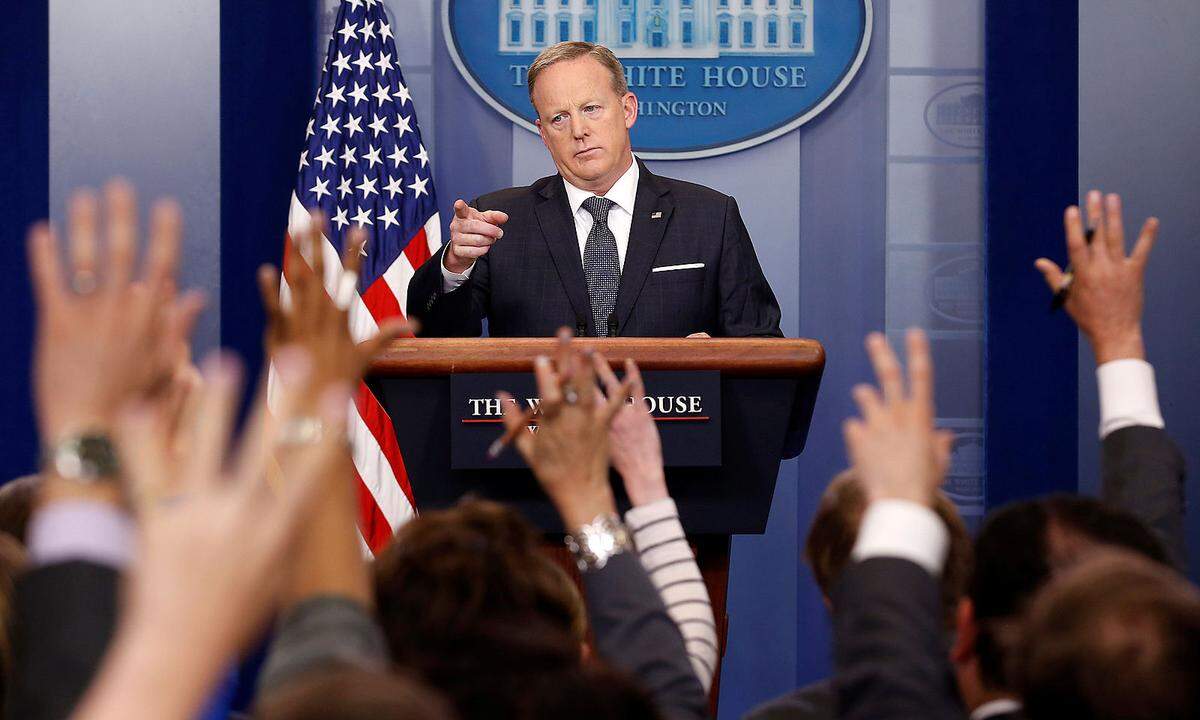 Sean Spicer im Gespräche mit den Pressevertretern im Weißen Haus in Washington.