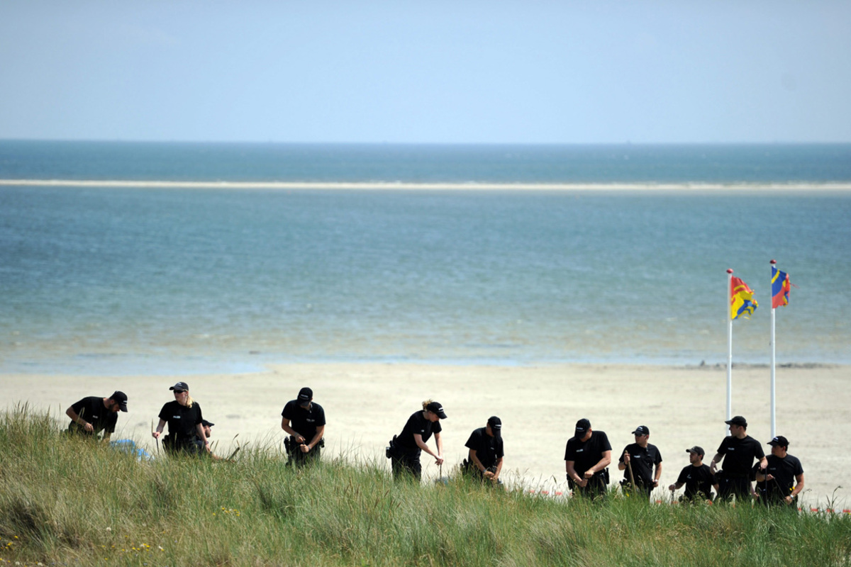 Der Zehnjährige hatte mit seinen Eltern und seiner Schwester auf der bei Touristen beliebten Insel Urlaub gemacht. Am späten Sonntagnachmittag war der blond gelockte Bub zuletzt nahe der Gemeinde Wittdün gesehen worden.