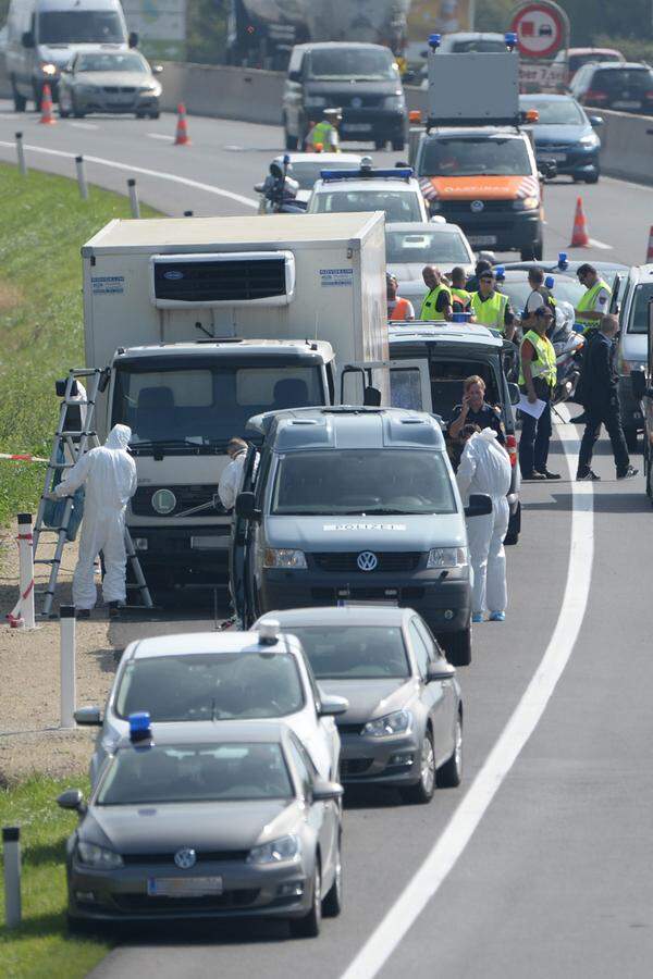 Wegen der Tatortarbeit blieb der Lkw bis zum späten Nachmittag auf dem Pannenstreifen stehen, ein Fahrstreifen wurde abgesperrt.