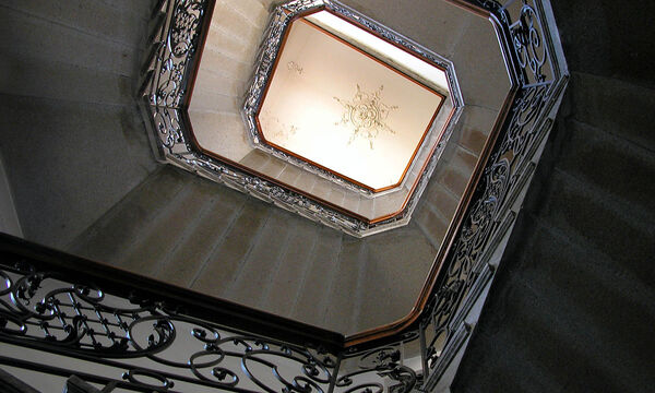 Schoenes Stiegenhaus in einem alten Stadthaus