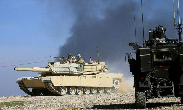 A tank of the Iraqi army takes part in an operation against Islamic State militants in south of Mosul