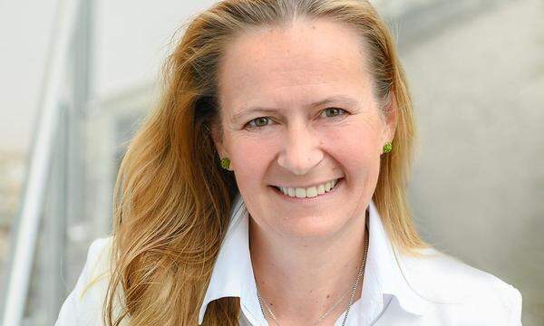 Birgit Kagerer-Wiesinger (48) ist neue Co-Geschäftsführerin und Franchise-Managerin von Soluto, einem Unternehmen für Brand- und Wasserschadensanierung mit Sitz in Korneuburg. Vor ihrem Einstieg war die Expertin für Personal- und Organisationsentwicklung zehn Jahre lang als Beraterin für namhafte Bauunternehmen in der Austria Bau Oberösterreich GmbH tätig.