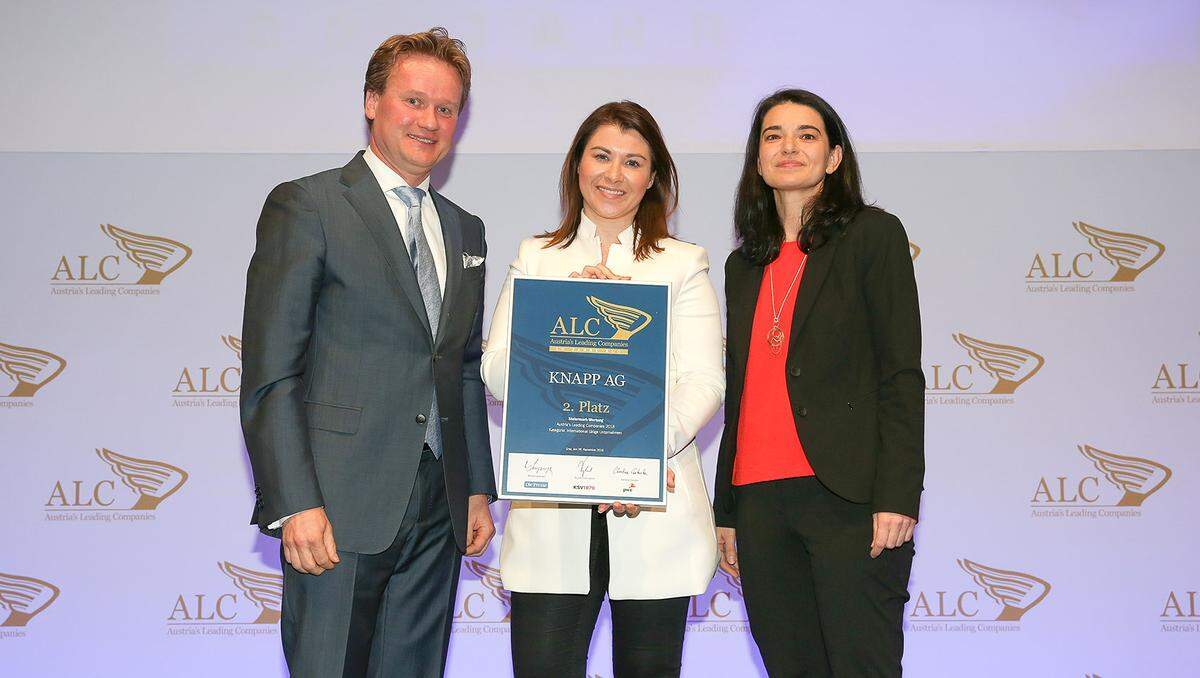 Auszeichnung 2. Platz Kategorie International für die Knapp AG (v. l.): IV Steiermark Präsident Georg Knill, Knapp-Kommunikationschefin Katrin Pucher und Commerzbank-Direktorin Claudia Gratzer.