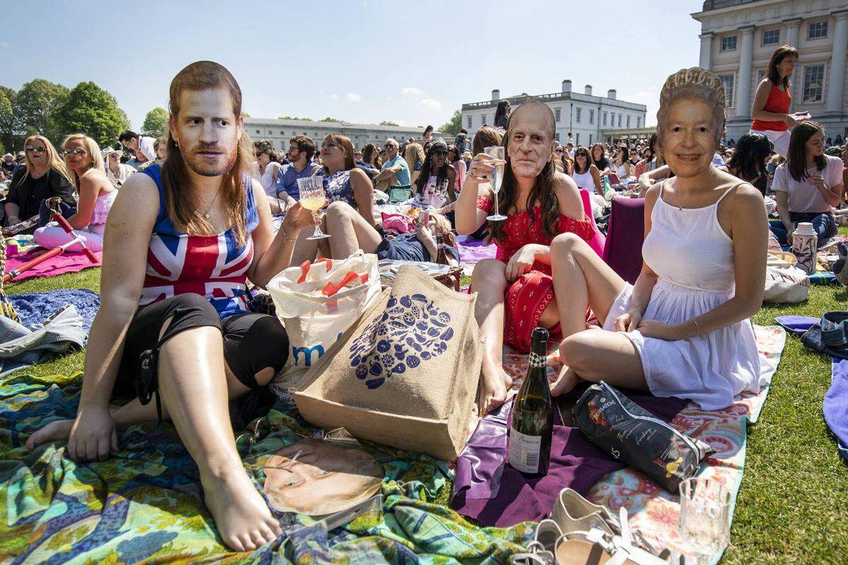 Was machen Harry, Queen Elizabeth und Prinz Philip nur bei diesem Picknick?