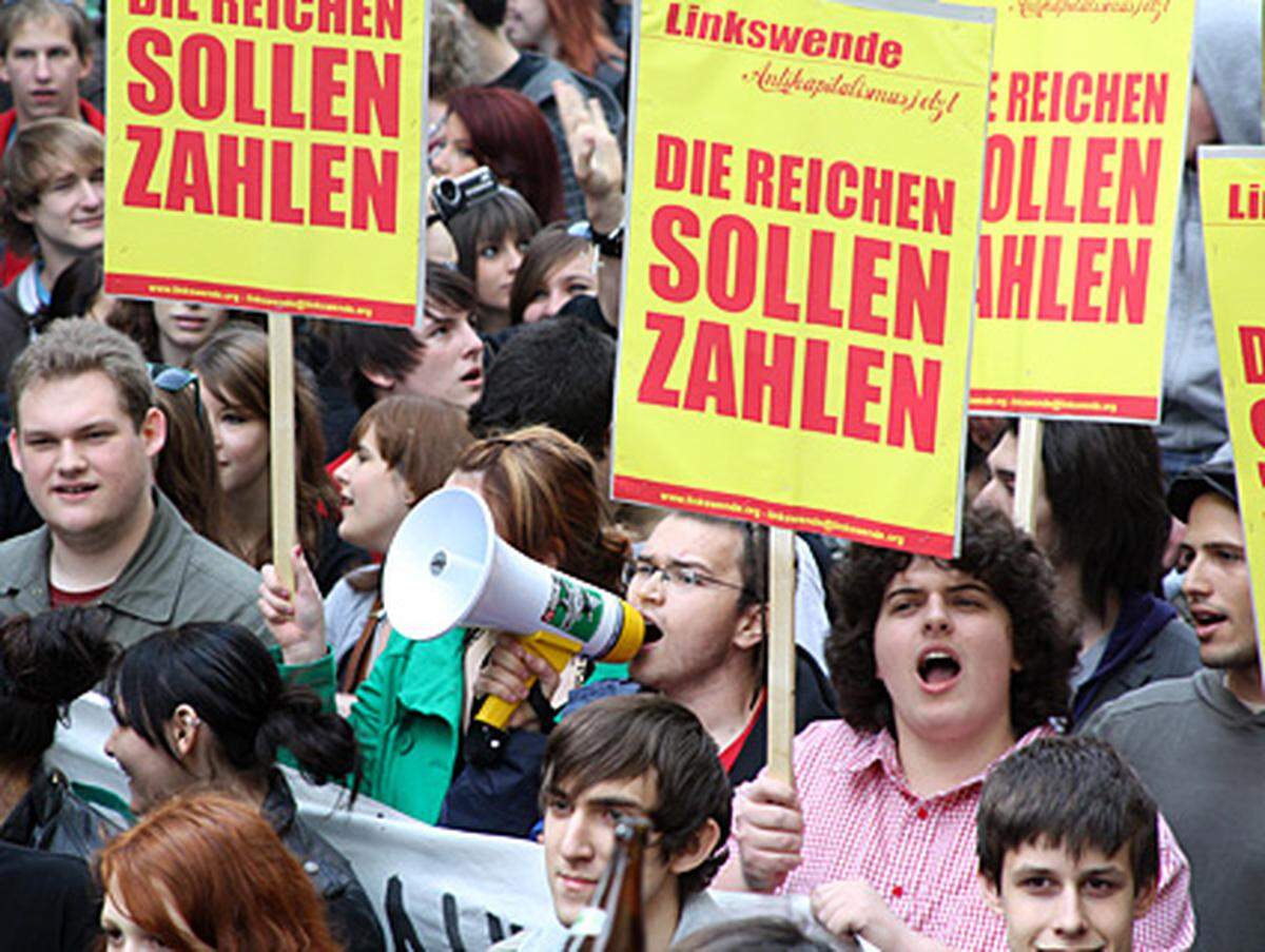 Etwa 25.000 Schüler haben heute allein in Wien gegen die Streichung schulautonomer Tage demonstriert.Bilder: Philipp Splechtna (DiePresse.com)