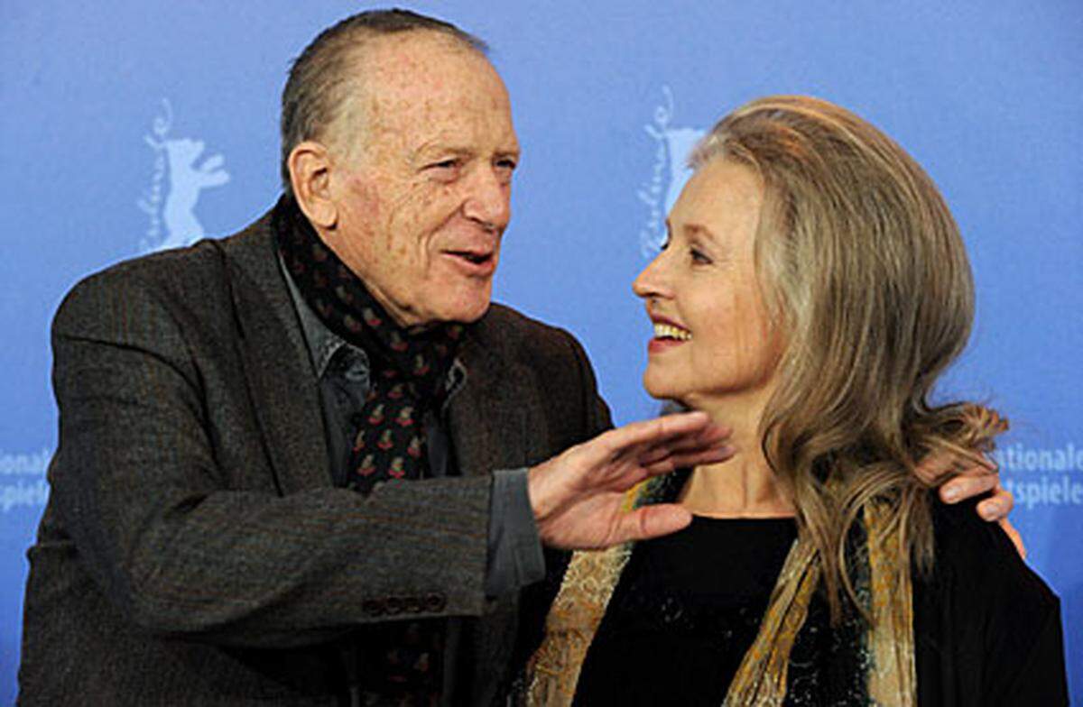 Die Fassbinder-Schauspielerin und Chansoninterpretin Hanna Schygulla  (mit Wolfgang Kohlhaase) wurde auf der Berlinale mit einem Ehrenbär ausgezeichnet.