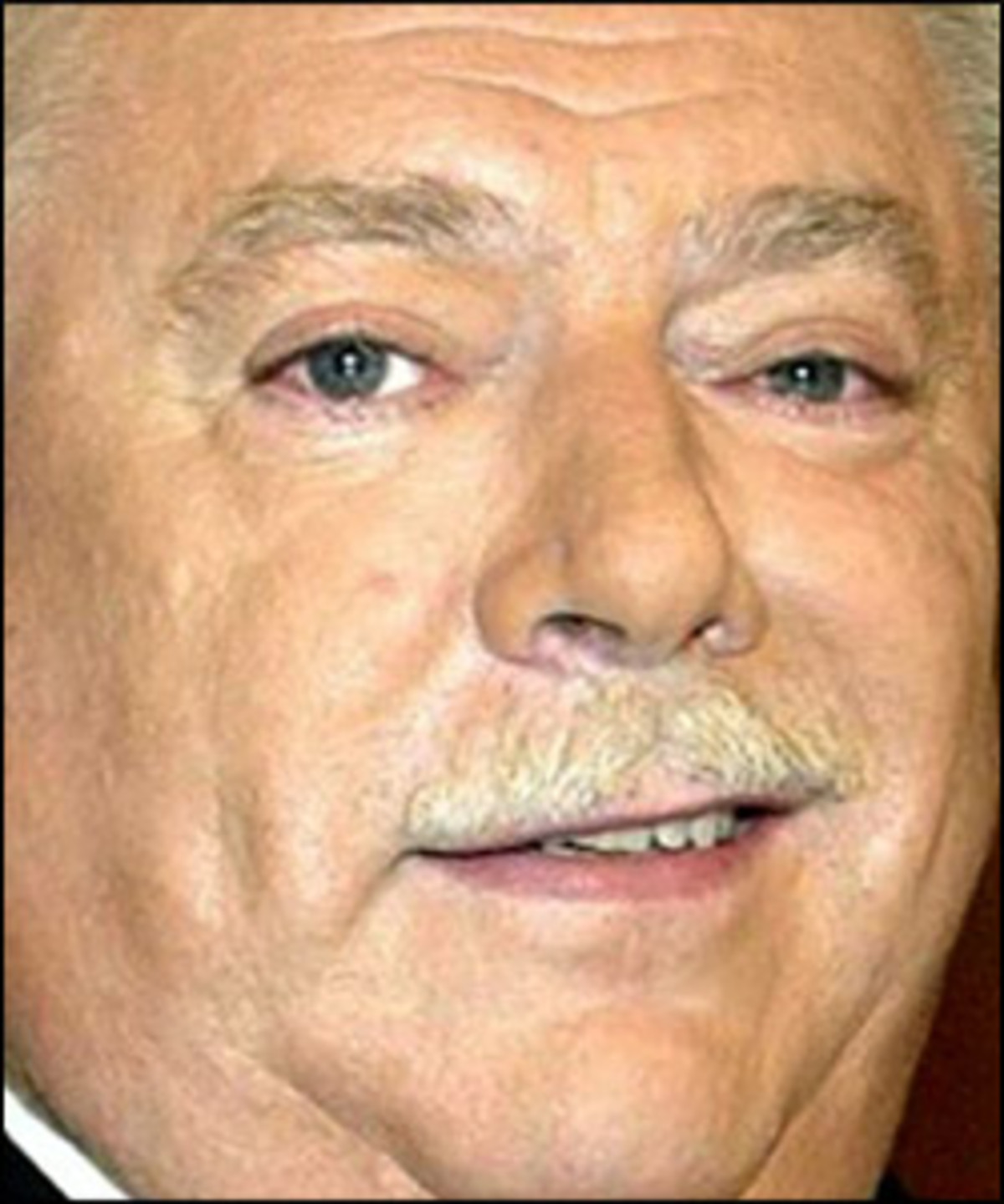 Der Wiener Bürgermeister ist die graue Eminenz der Roten und dank seiner Erfahrung sachpolitischer Allrounder. Was den 57-Jährigen im SP-Team besonders kennzeichnet, ist seine jahrelange Freundschaft zum schwarzen NÖ-Landeshauptmann Erwin Pröll.Häupl zum Koalitionspoker: "Manchmal finde ich es fad, immer mit denselben kindischen Spielchen konfrontiert zu sein."