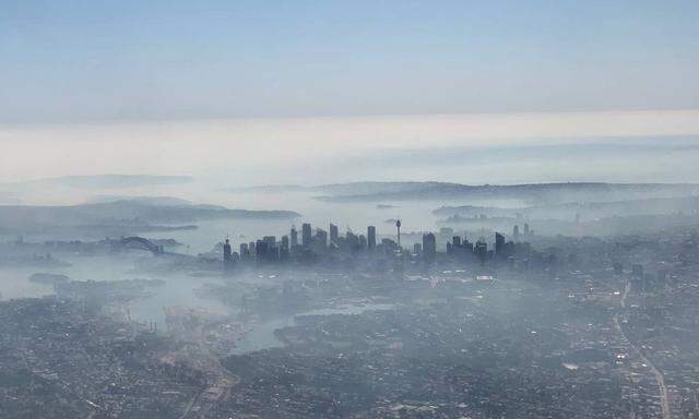 Dichter Rauch über Sydney: Die Buschbrände rund um die Stadt wüten weiter