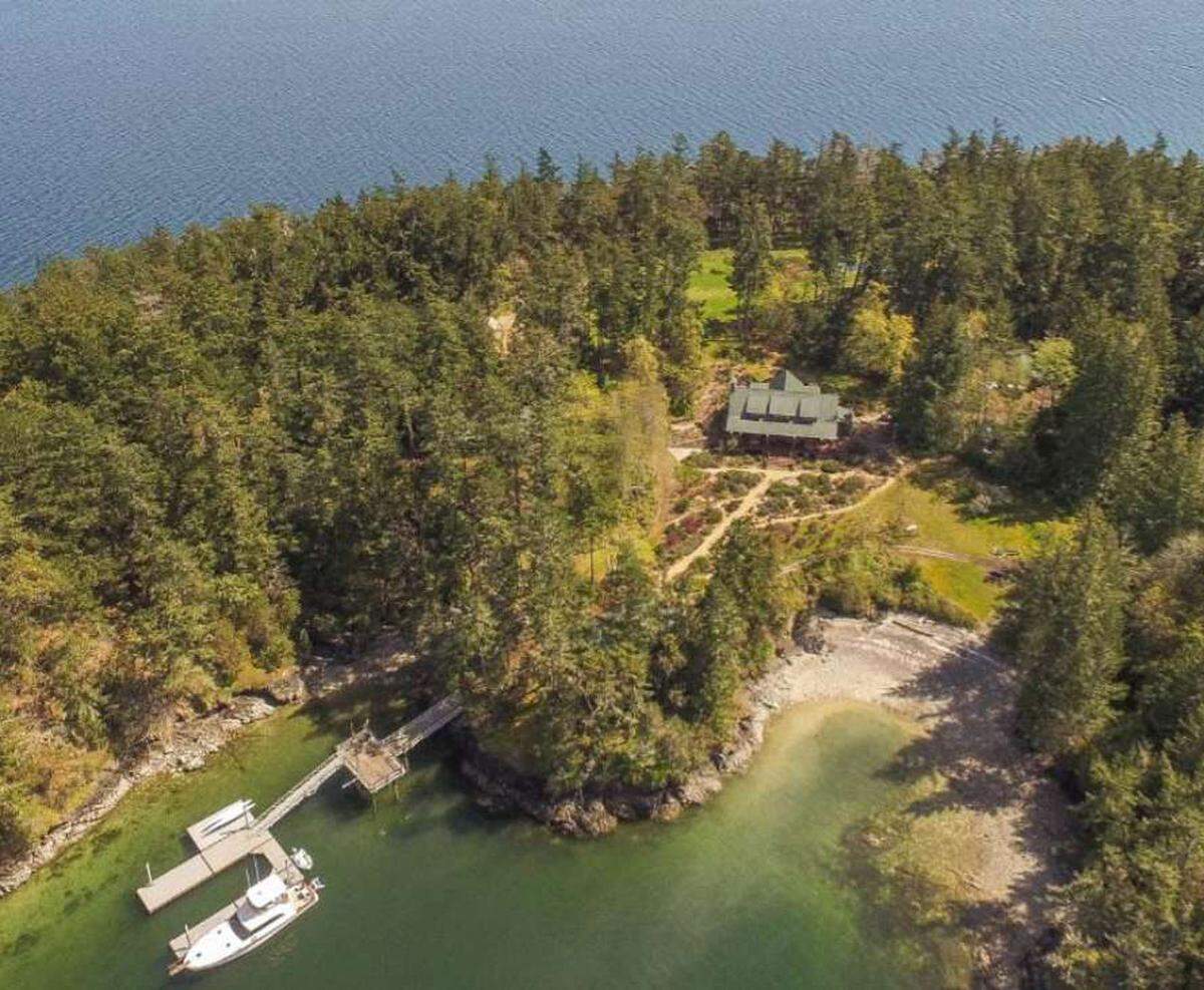 Nicht ganz so tropisch geht es auf Big Double Island in Washington zu, das für 7 Millionen US-Dollar zum Verkauf steht und schon voll ausgebaut ist.